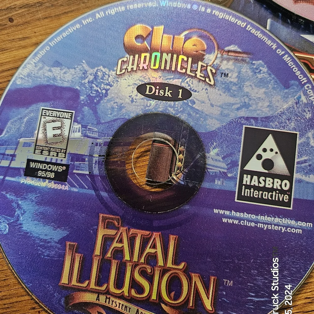Clue Chronicles Fatal Illusion PC CD-ROM Game Windows 95 98 Hasbro 3 Disc Set